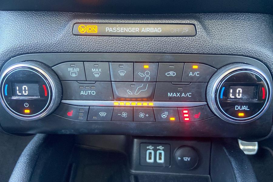 Ford FOCUS Photo autoimg-4d8ec143b3232407a22e36f18c09390a3d4977f6.jpg