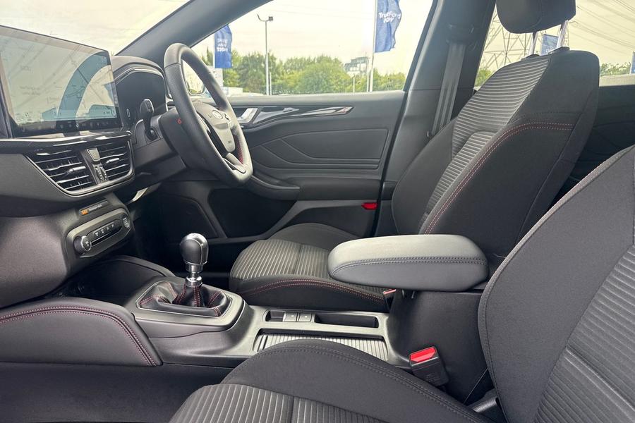 Ford FOCUS Photo autoimg-4d9023b521f25c917a553958deec943a87866340.jpg