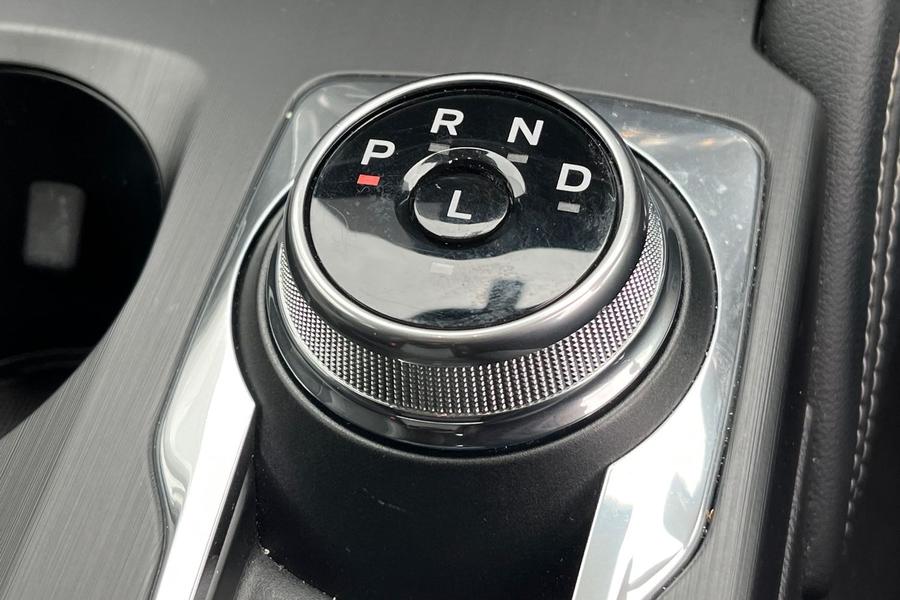 Ford KUGA Photo autoimg-4d93d79dfd1b64763d1282c7f6e06fc313bcaf2e.jpg
