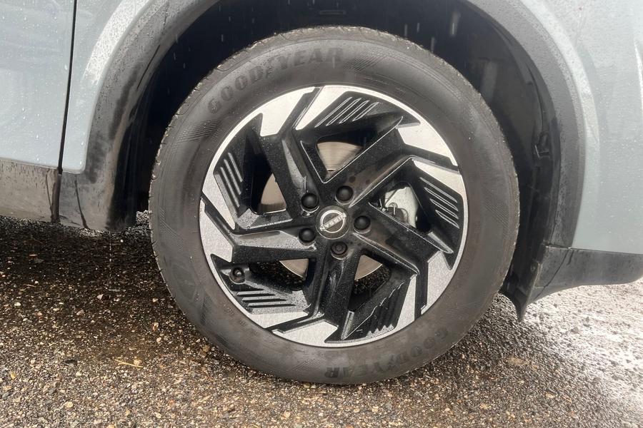 Nissan QASHQAI Photo autoimg-4d9c02ee86583a18e96602c2390e673d61f58156.jpg