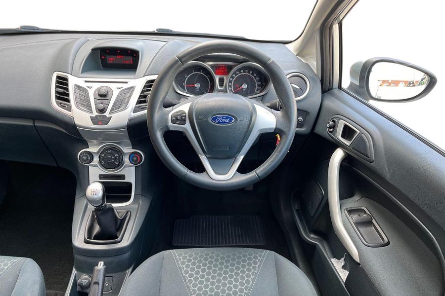 Ford Fiesta Photo autoimg-4d9f98c260dcf6b24c6da322ebd347f78bc3d819.jpg