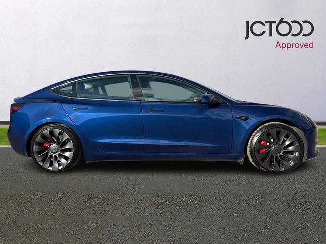 TESLA Model 3 Photo 4