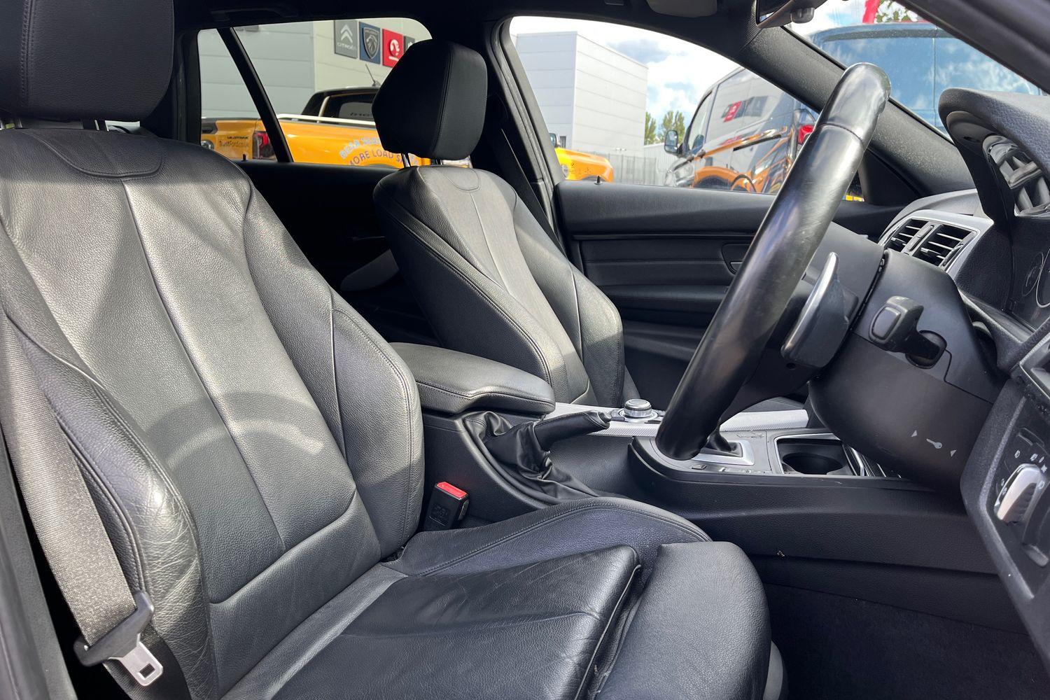 BMW 3 Series Photo 16