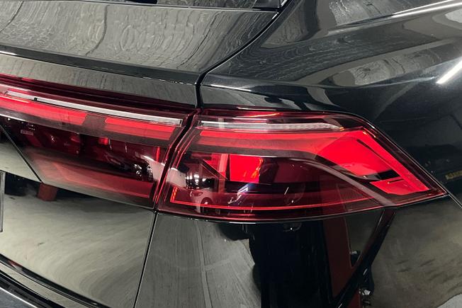 AUDI Q8 Photo 18