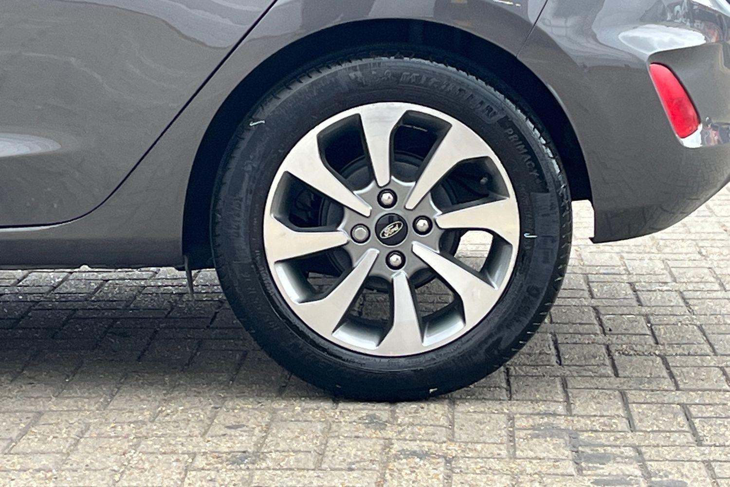 Ford Fiesta Photo 7