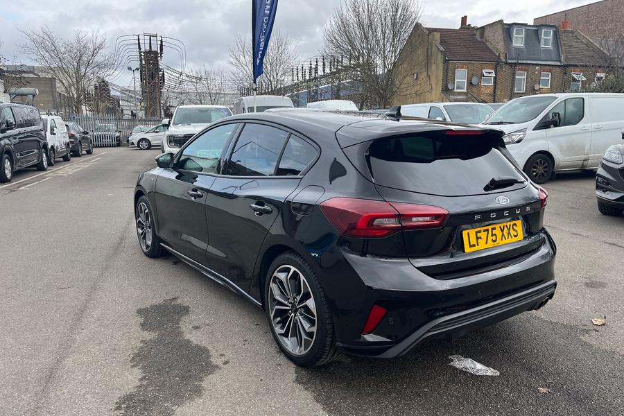 Ford FOCUS Photo autoimg-4dd8240e04d5537e8b94a3b50accad815697dafe.jpg