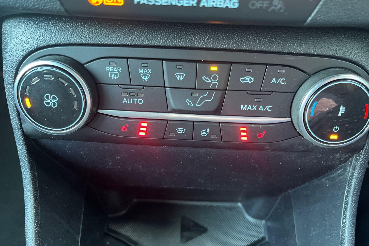 Ford FIESTA Photo 24
