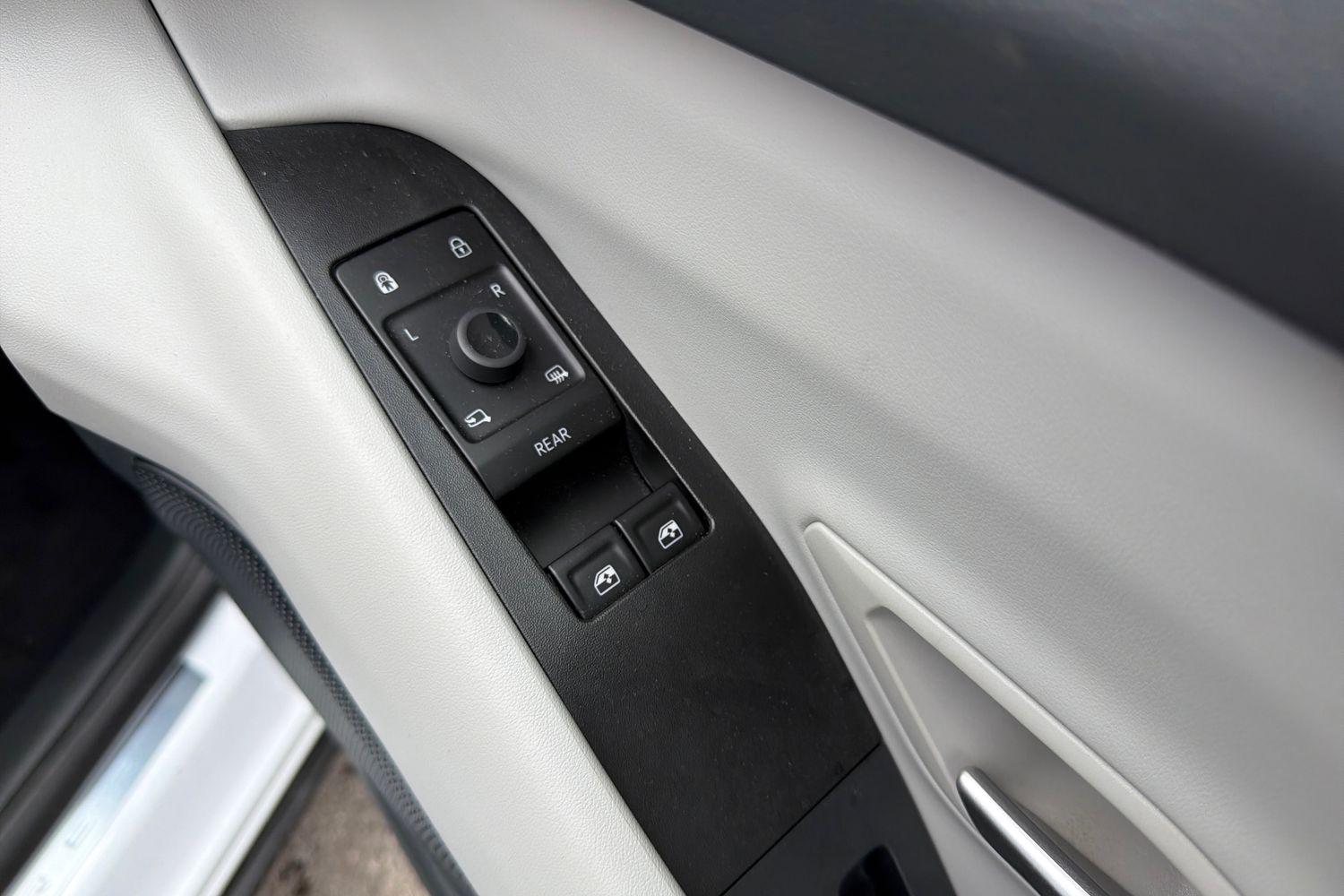 Ford Explorer Photo 15