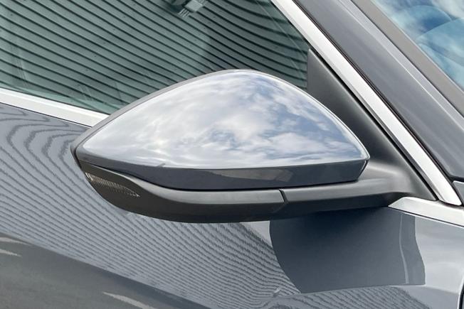 AUDI Q8 E-Tron Photo 20