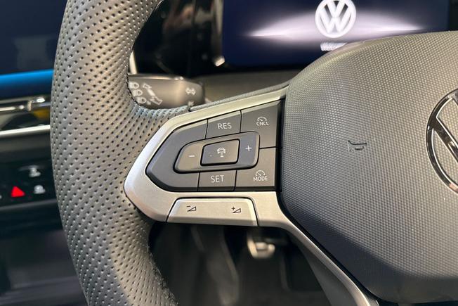 VOLKSWAGEN Golf Photo 16