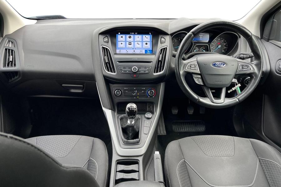 Ford FOCUS Photo autoimg-4de94b9dc791cc957695c14a98e6145d1aa619a8.jpg