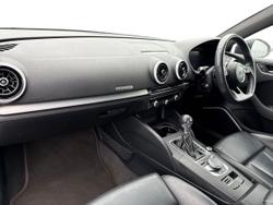AUDI S3 Photo 2