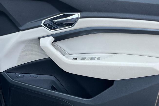 AUDI e-tron Photo 40