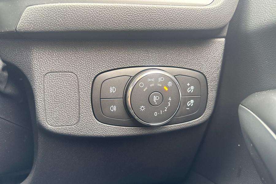 Ford FOCUS Photo autoimg-4df8ea0361b1b92d0dd6edf39c734d66e8c9c501.jpg