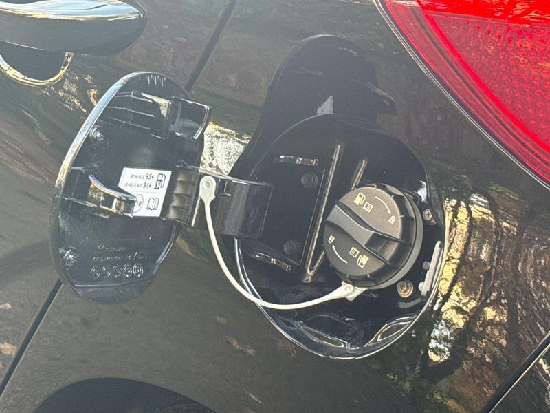 Used Hyundai i10 DV74NXL 32