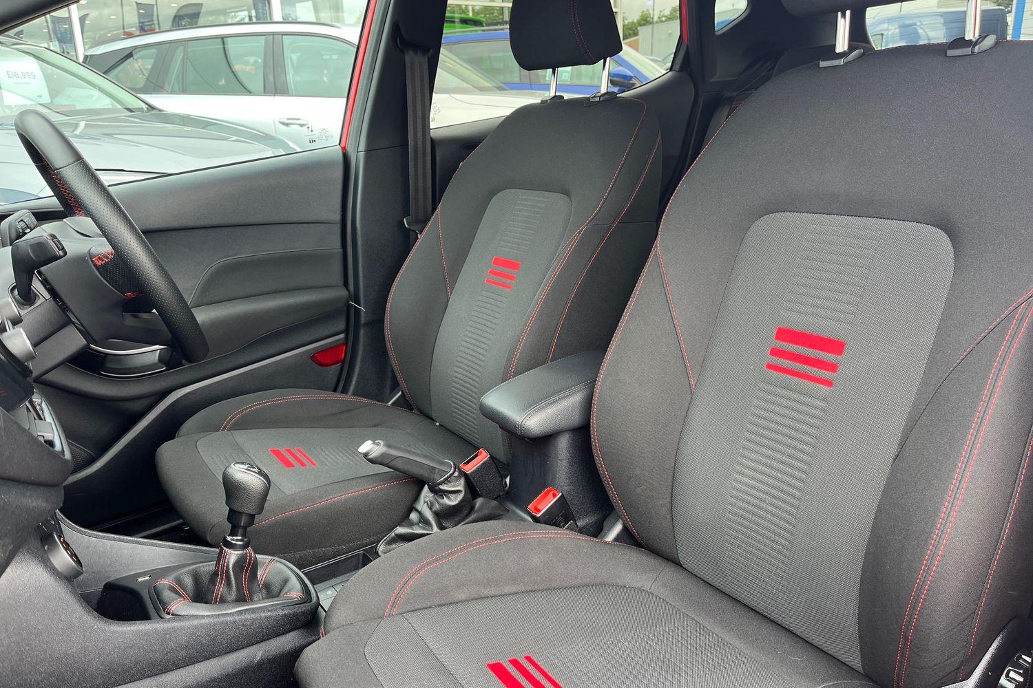 Ford FIESTA Photo 18