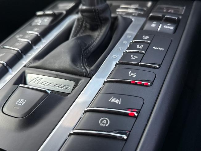 PORSCHE Macan Photo 37