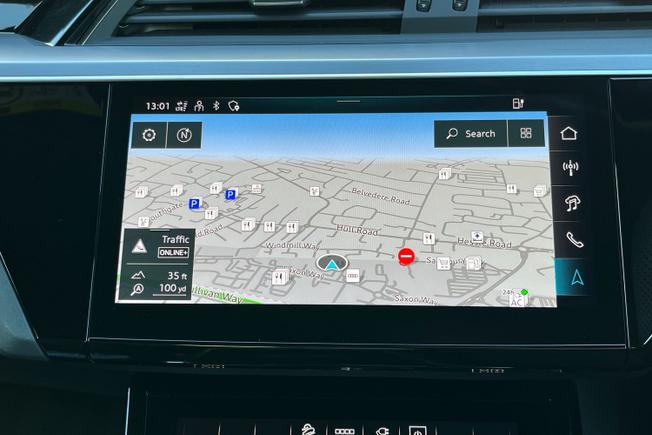 AUDI Q8 E-Tron Photo 14