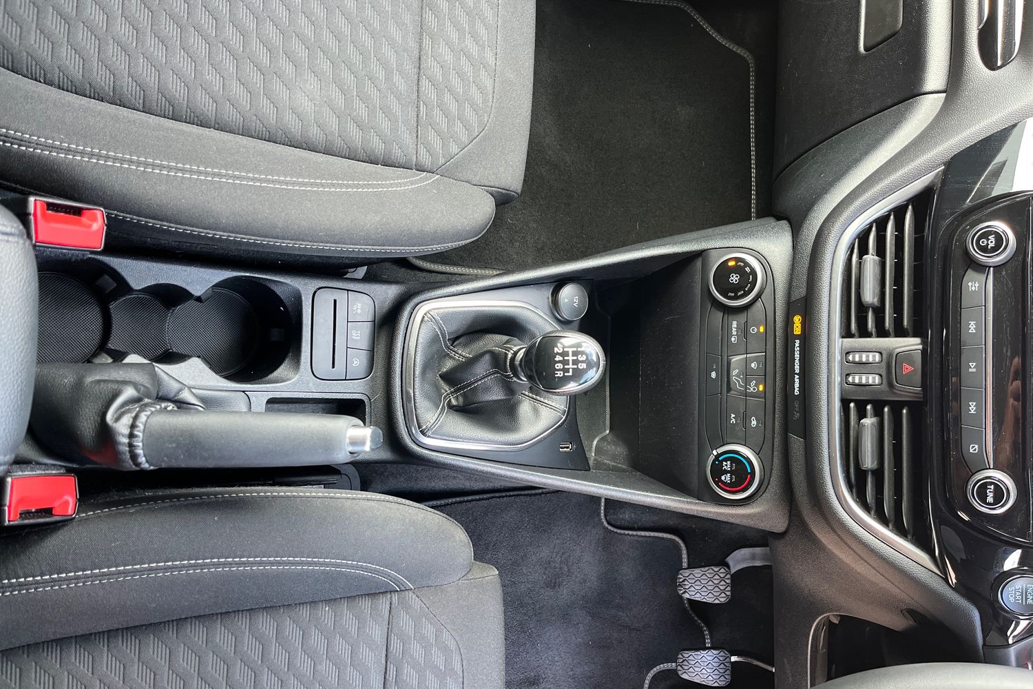 Ford Fiesta Photo 28