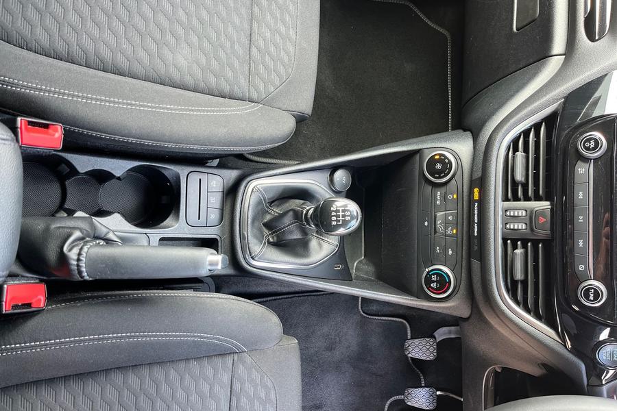 Ford Fiesta Photo autoimg-4e156e6a487a72a33e8affe25ee15bf4a6962ac0.jpg