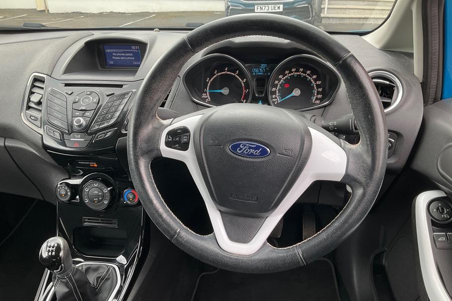 Ford FIESTA Photo autoimg-4e179b3025f16981b2f179a21b18452e07b6f82e.jpg