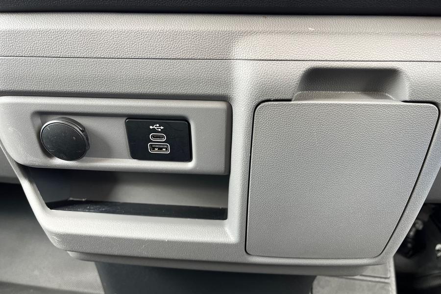 Ford E-TRANSIT CUSTOM Photo autoimg-4e1b69b9fafbe08c7c6e2f724c384ebe35796ce8.jpg