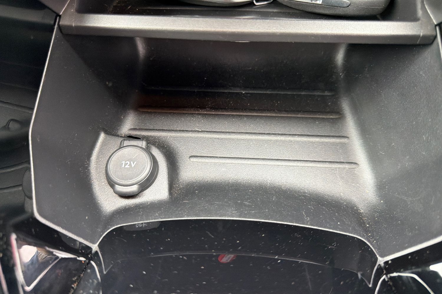 Peugeot E-2008 Photo 28