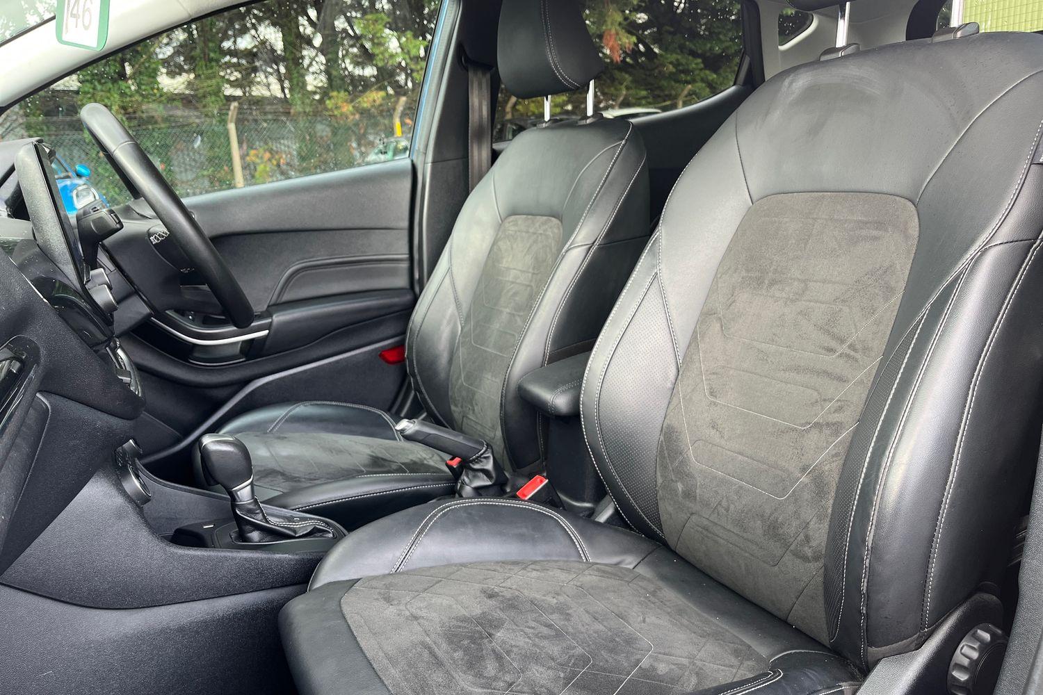 Ford FIESTA Photo 18