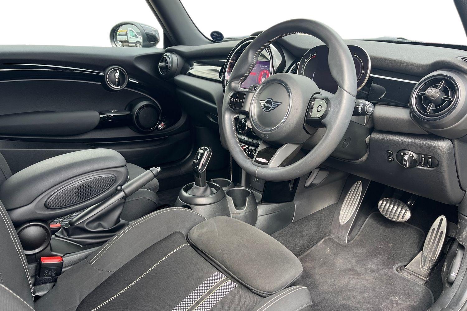MINI Hatch Photo 8