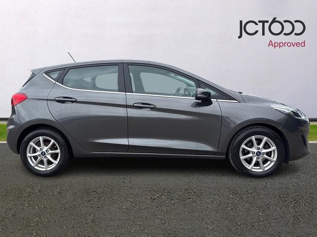 FORD Fiesta Photo 4