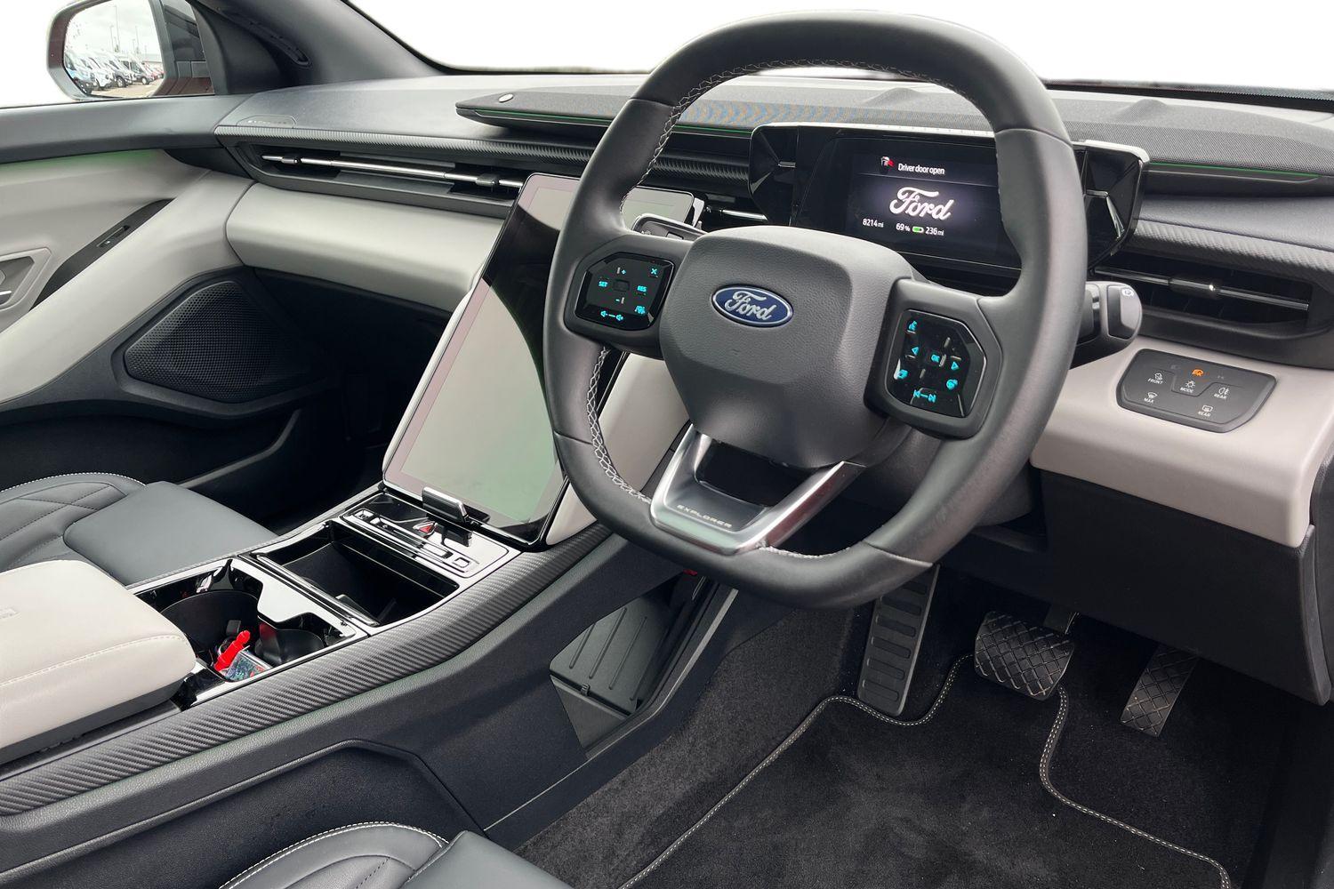 Ford EXPLORER Photo 8