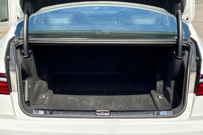 AUDI A8 Photo 12