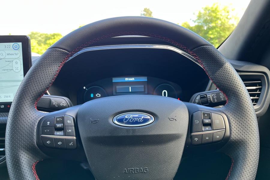 Ford Kuga Photo autoimg-4e4d29ab3e1b75bfd8cd402b165d83d7ffe80b58.jpg