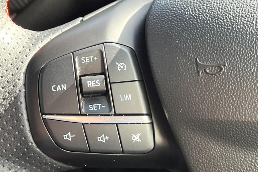Ford FIESTA Photo autoimg-4e58efb475eeaf664229b43d241d712121dd9c34.jpg