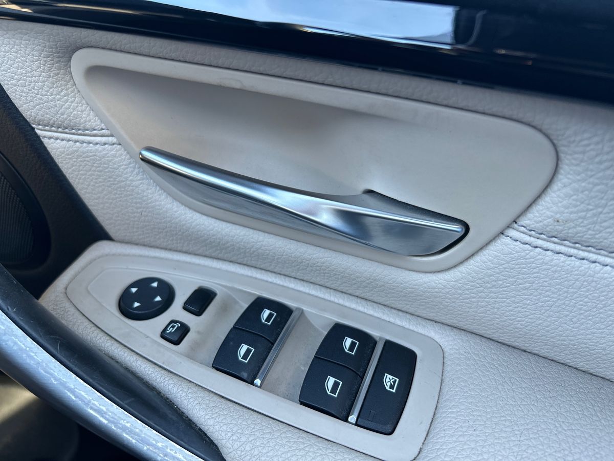 BMW 3 Series Photo 35