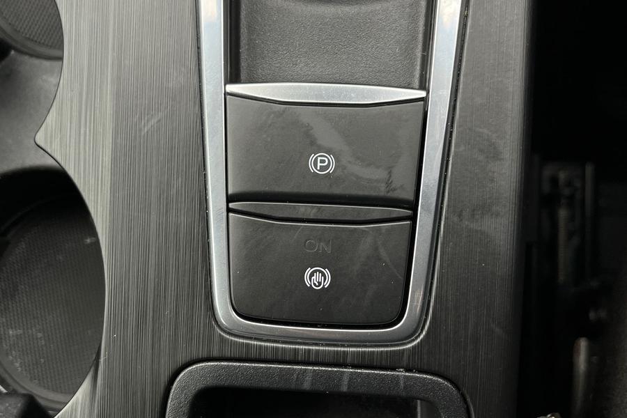 Ford KUGA Photo autoimg-4e5a4f64d2ed8fc90ef3c4883bf91656f61a3520.jpg