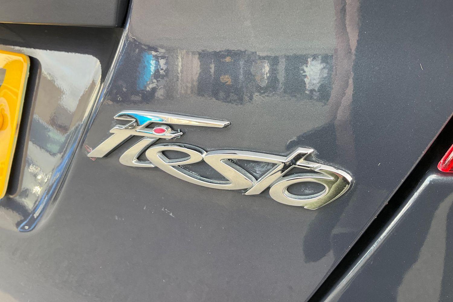 Ford FIESTA Photo 38
