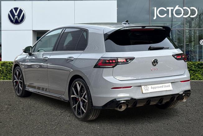 VOLKSWAGEN Golf Photo 3