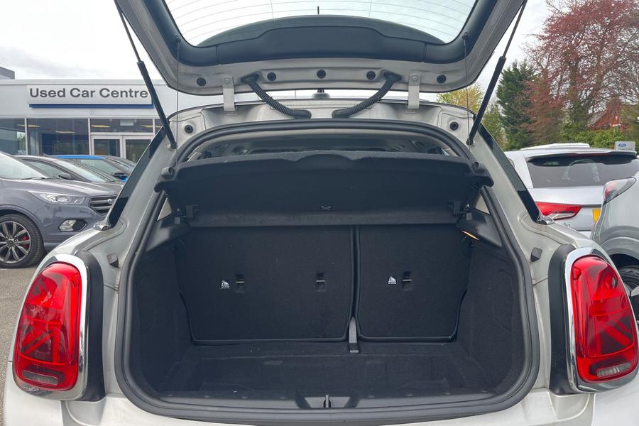 MINI HATCHBACK Photo autoimg-4e61c8460fa7bbfc6bd1f1e6c8d006fa4bd9c862.jpg