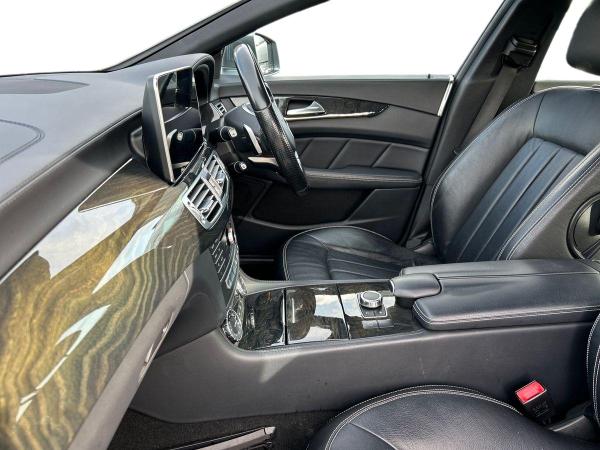 Mercedes-Benz CLS Photo autoimg-4e682a355423e62ab92f02910b06457a38be0e20.jpg