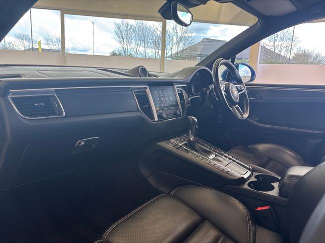 PORSCHE Macan Photo 13