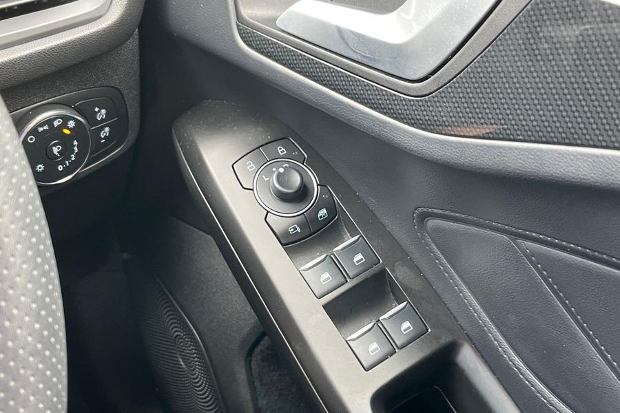 Ford FOCUS Photo autoimg-4e6dfbace0007f822dc87d84944ee1d3728cf7d9.jpg