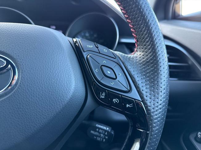TOYOTA C-Hr Photo 17