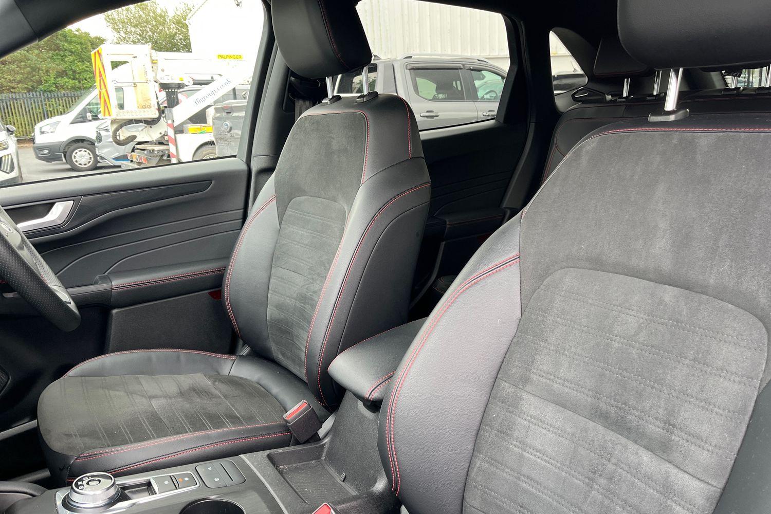 Ford KUGA Photo 18