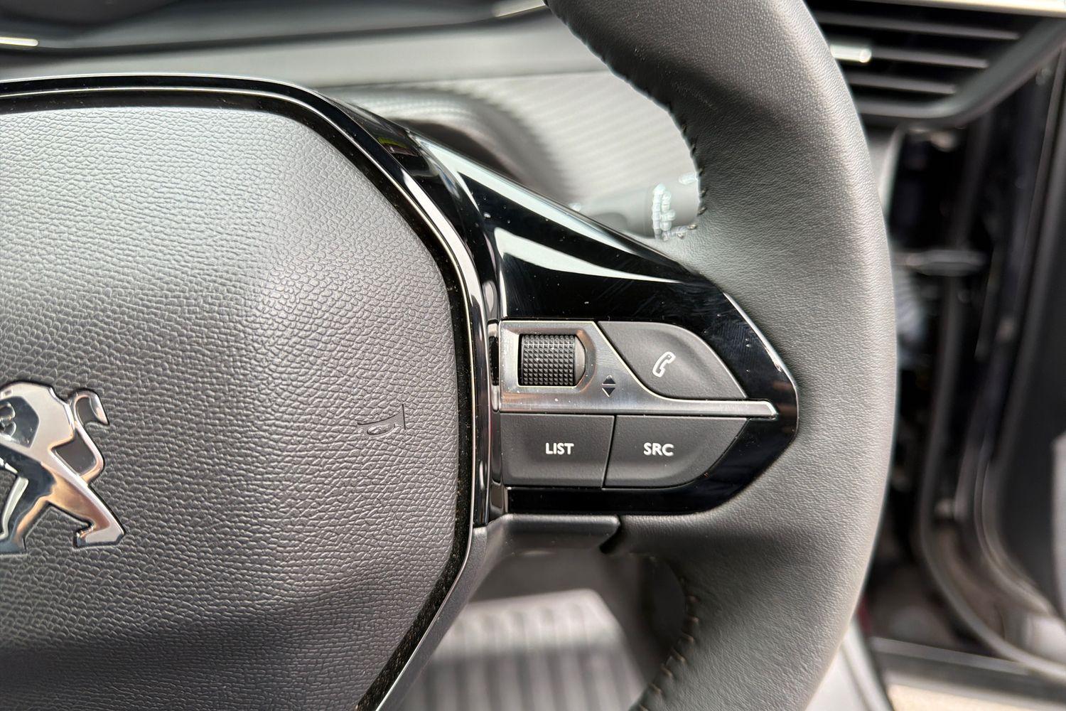 Peugeot E-2008 Photo 23