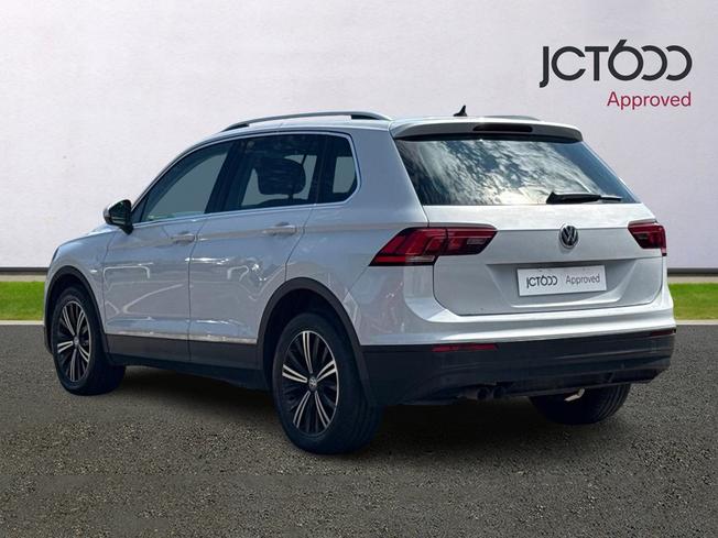 VOLKSWAGEN Tiguan Photo 3