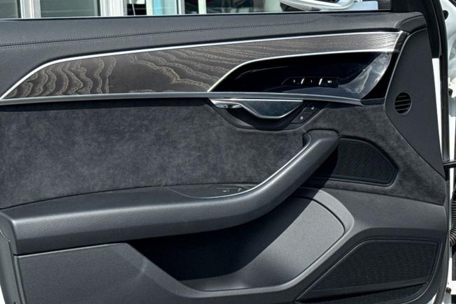 AUDI A8 Photo 39