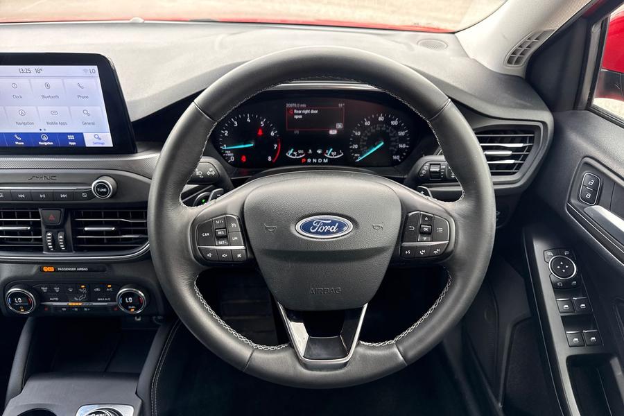 Ford FOCUS Photo autoimg-4e9c67d3f15c3bad92475b79cf61b1a7220cf527.jpg