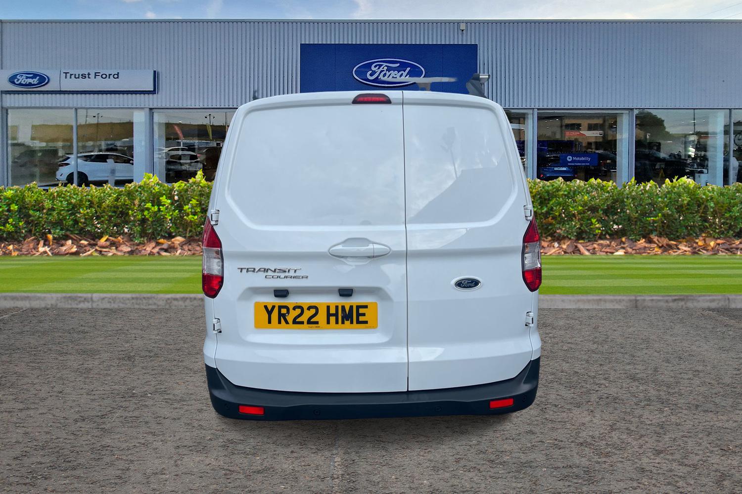 Ford TRANSIT COURIER Photo 12