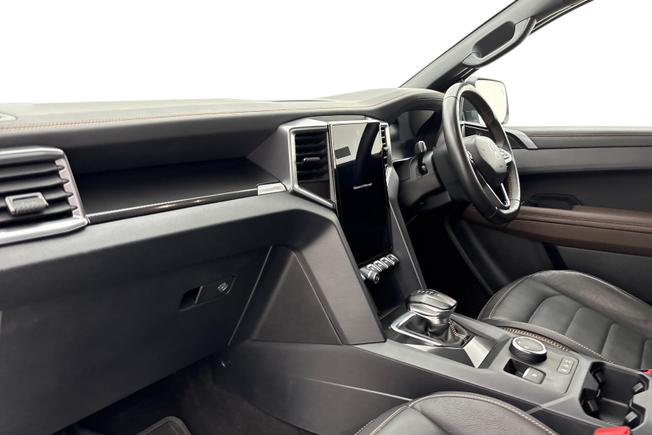 VOLKSWAGEN Amarok Photo 2